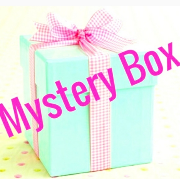 Other - 8 item. 5 🌟 Reseller Mystery Box